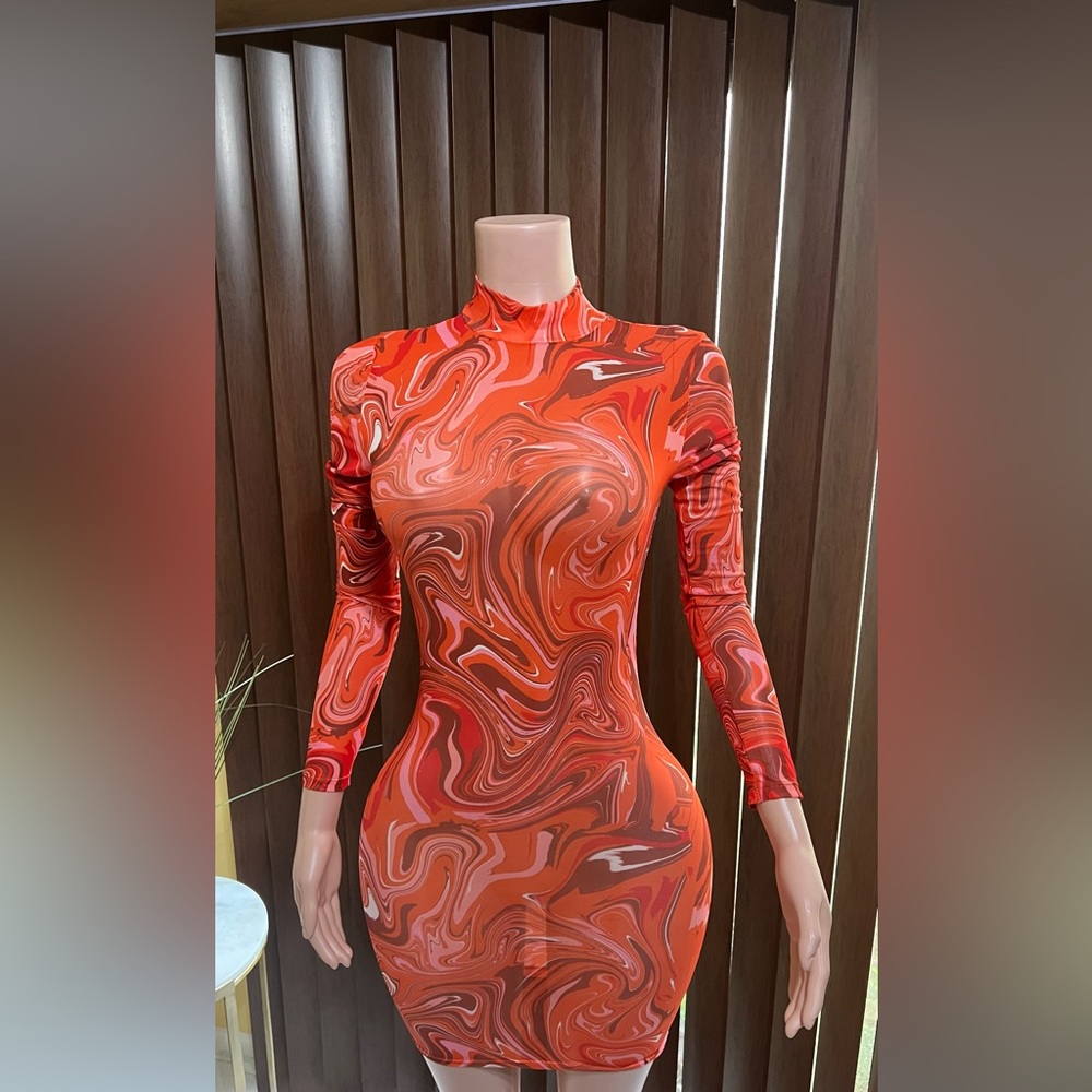 Elegant Swirl Patterned Long Sleeve Dress
